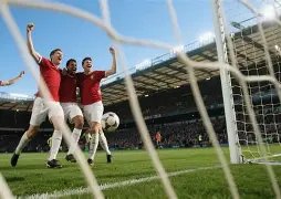 韩星李刚仁,赛中受伤离,拄拐步履蹒,彩民之家网,中国彩民之家网官方,彩民之家网官网,彩民之家网首页