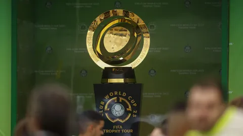 英格兰老将阿什利·扬宣布短期加盟埃弗顿，开启新篇章