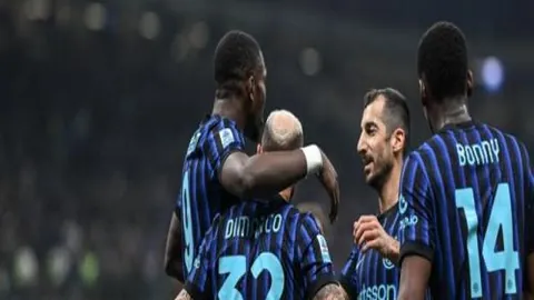 阿尔瓦雷斯双响助马竞3-0完胜巴伦西亚，终结平局怪圈