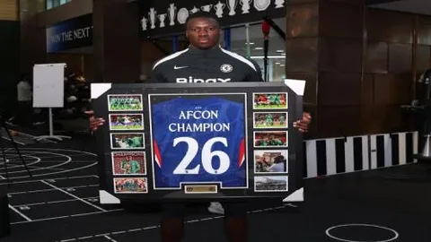 年终羽毛球赛：邓谢搭档惜败中国组合出局，谢影雪退役之战落幕